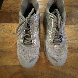 Brooks Men's Light Gray Athletic Shoes